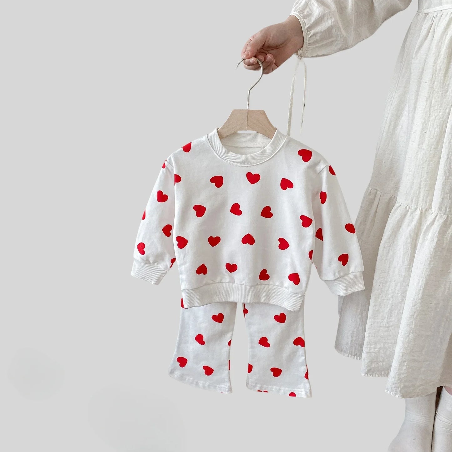 2025 Fall Toddler Girls Heart Print Sweatshirt Set Sweet Vintage Long Sleeve Flared Pants 2-Piece Girls Outfit Clothing Suit