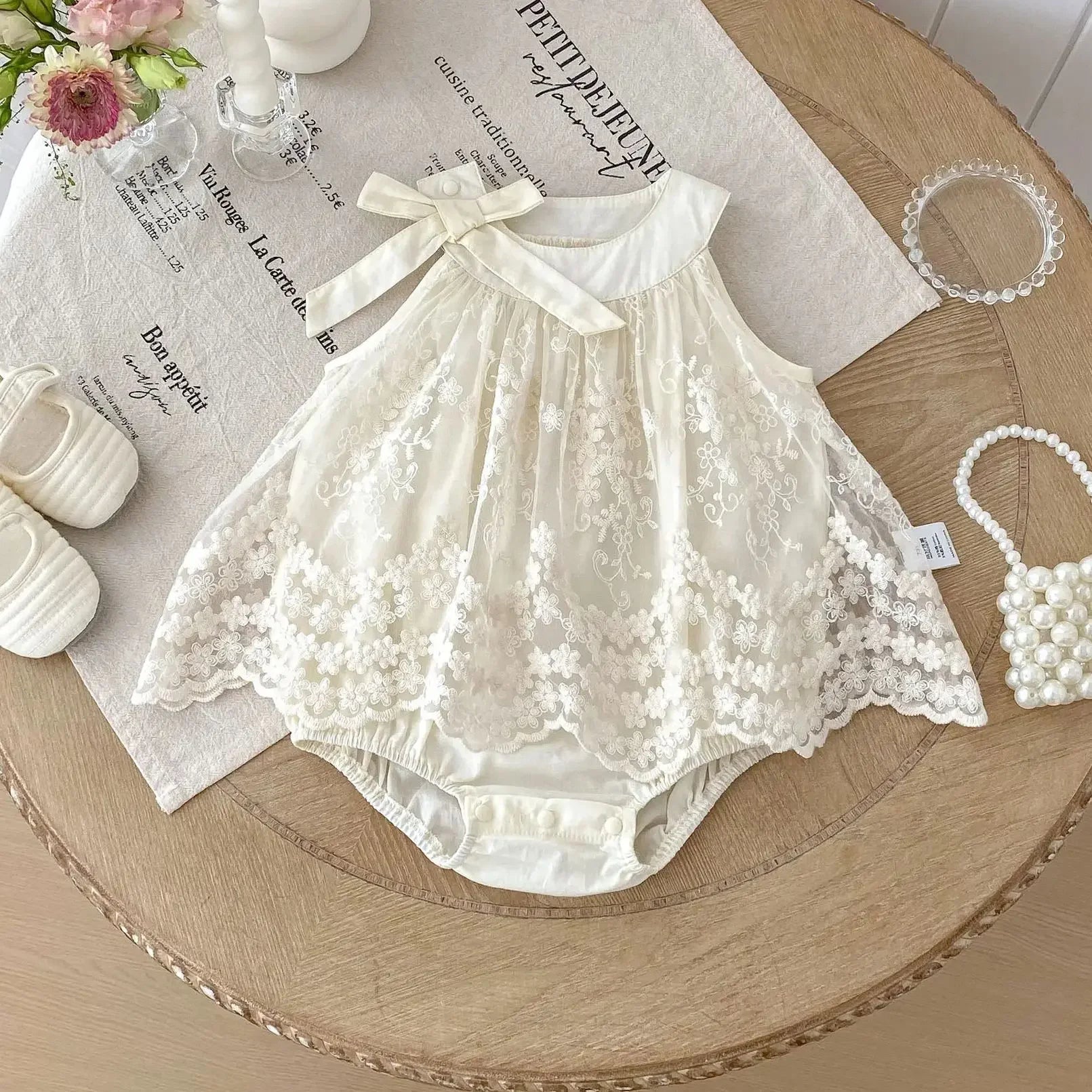 0-24M Infant Baby Girl Ivory Lace Embroidered Romper for Newborns Satin Bow Peter Pan Collar Sleeveless Onesie Baby Bpdysuits