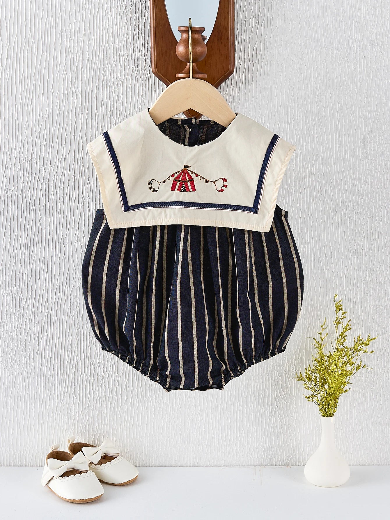 Summer baby girl's large lapel sleeveless triangular jumpsuit with striped body and navy collar