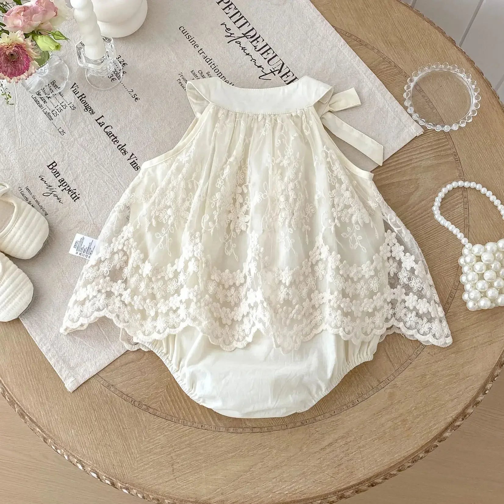 0-24M Infant Baby Girl Ivory Lace Embroidered Romper for Newborns Satin Bow Peter Pan Collar Sleeveless Onesie Baby Bpdysuits