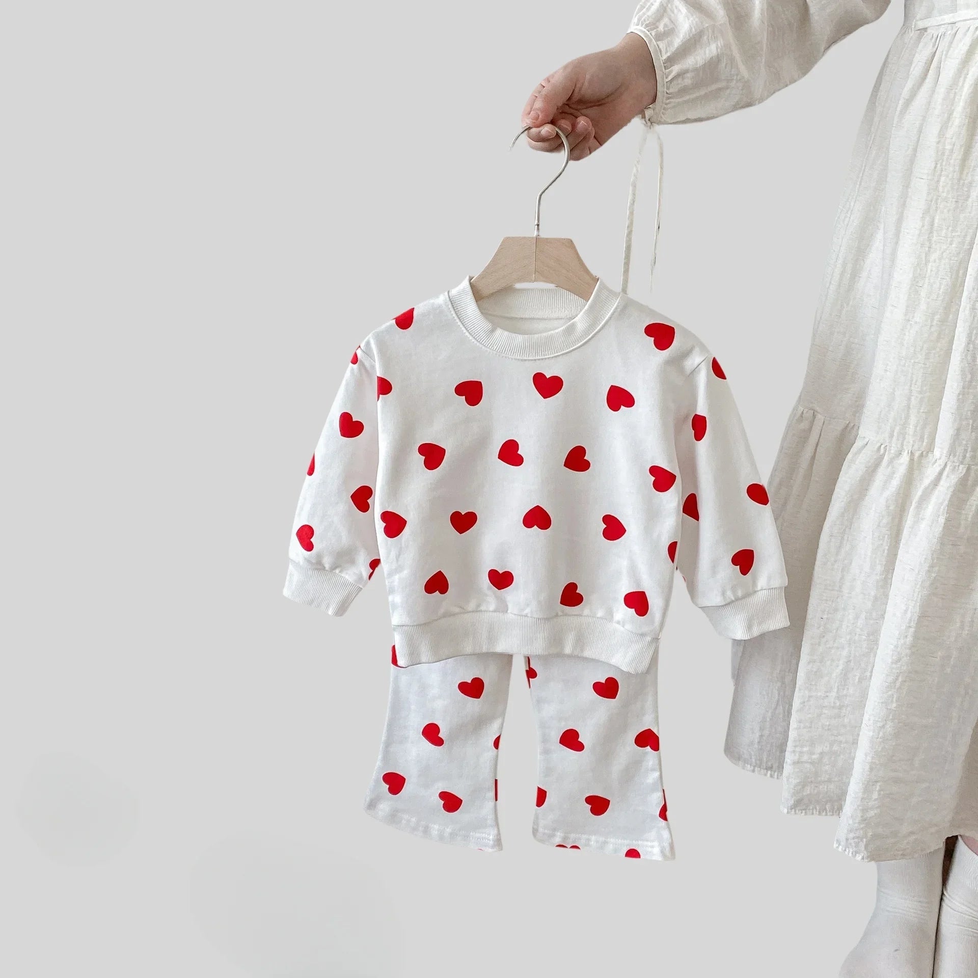 2025 Fall Toddler Girls Heart Print Sweatshirt Set Sweet Vintage Long Sleeve Flared Pants 2-Piece Girls Outfit Clothing Suit